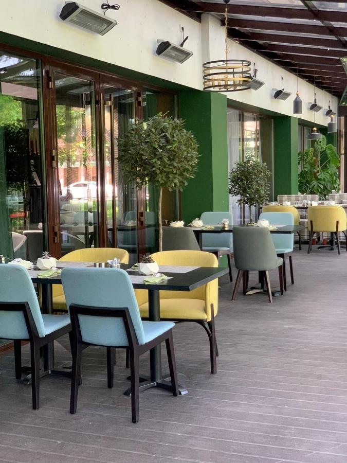 Kazzhol Park Hotel Almaty Ngoại thất bức ảnh