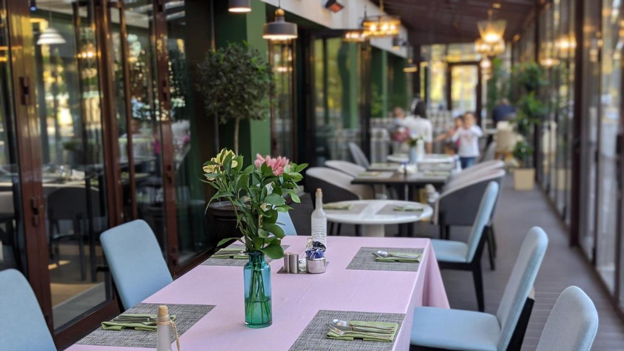 Kazzhol Park Hotel Almaty Ngoại thất bức ảnh