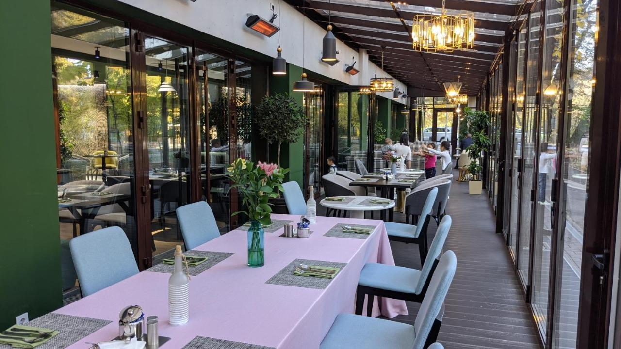 Kazzhol Park Hotel Almaty Ngoại thất bức ảnh