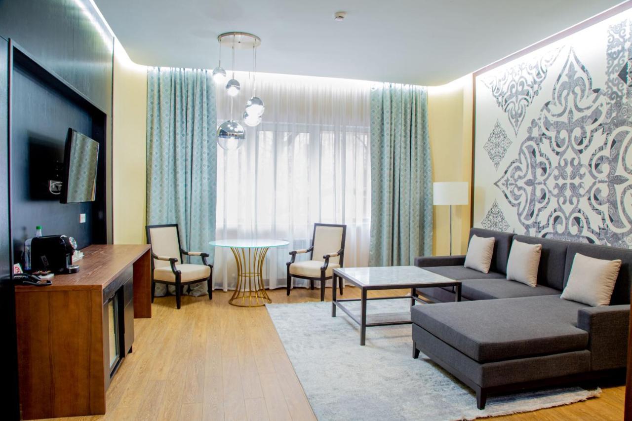 Kazzhol Park Hotel Almaty Ngoại thất bức ảnh