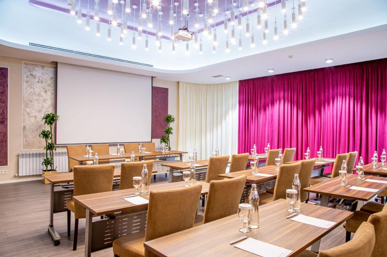 Kazzhol Park Hotel Almaty Ngoại thất bức ảnh