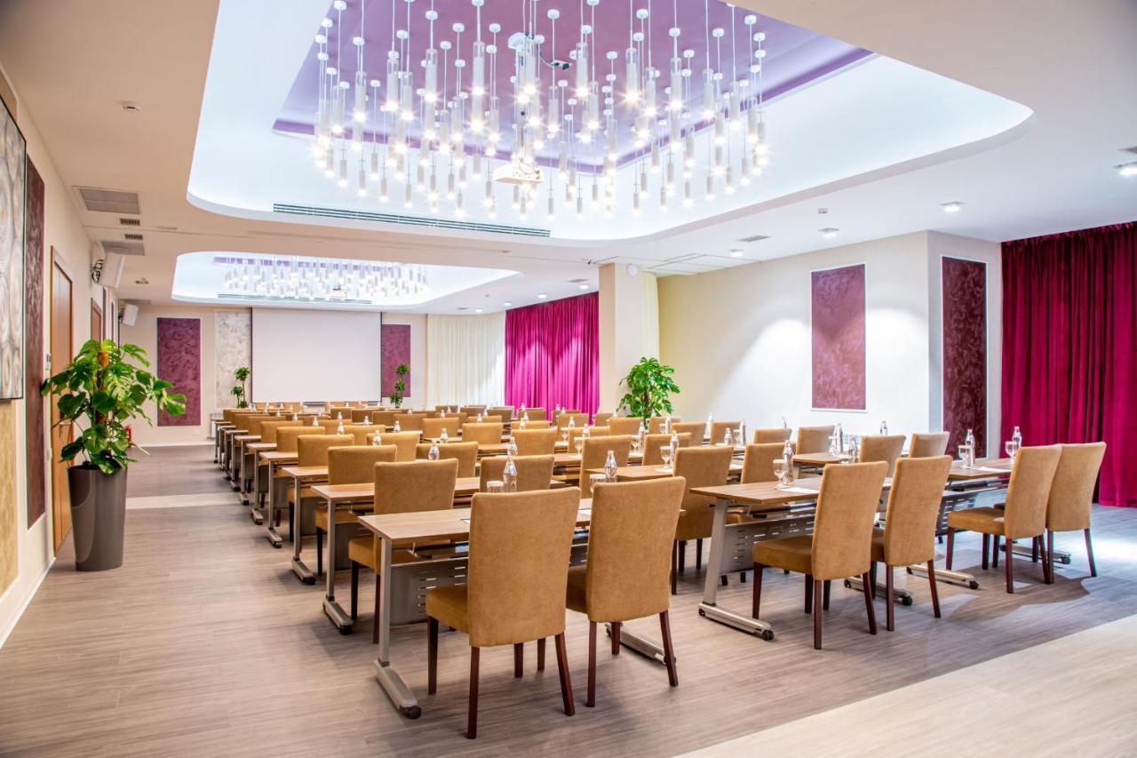 Kazzhol Park Hotel Almaty Ngoại thất bức ảnh