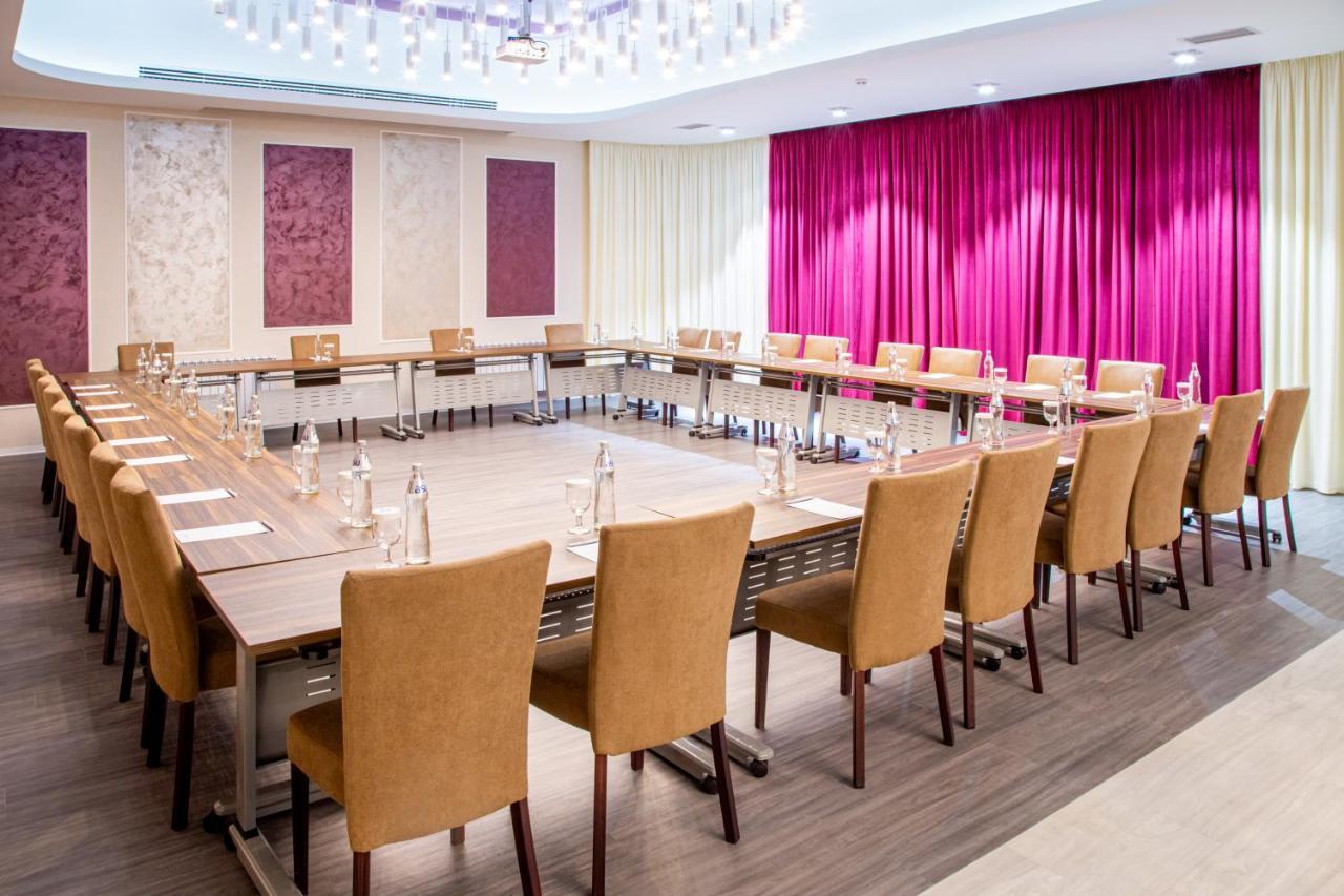 Kazzhol Park Hotel Almaty Ngoại thất bức ảnh
